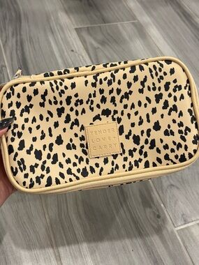 NWT tender love + carry makeup bag